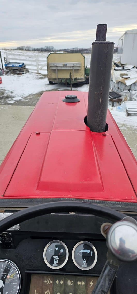 Image of International Harvester 584 equipment image 4