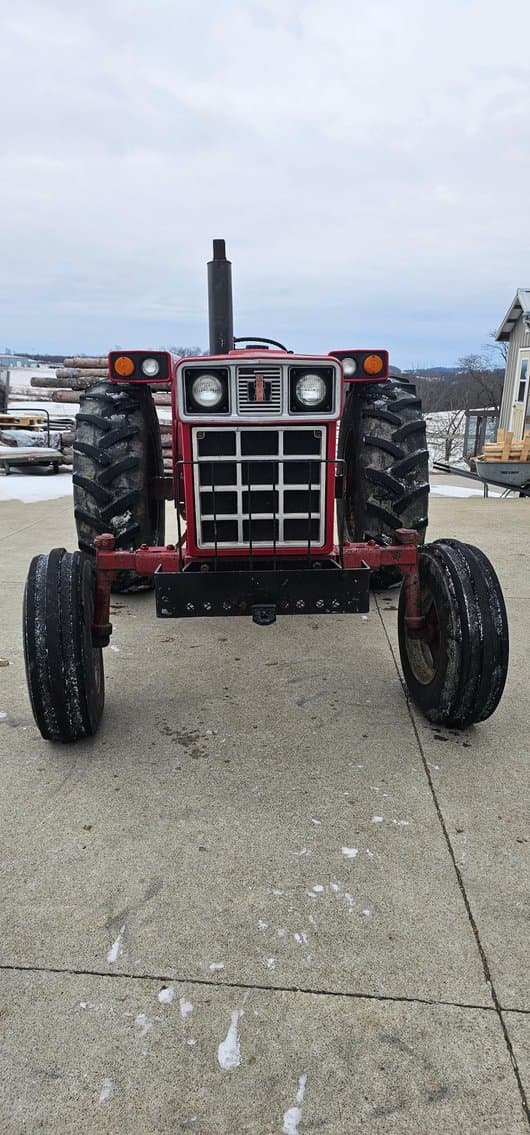 Image of International Harvester 584 equipment image 3