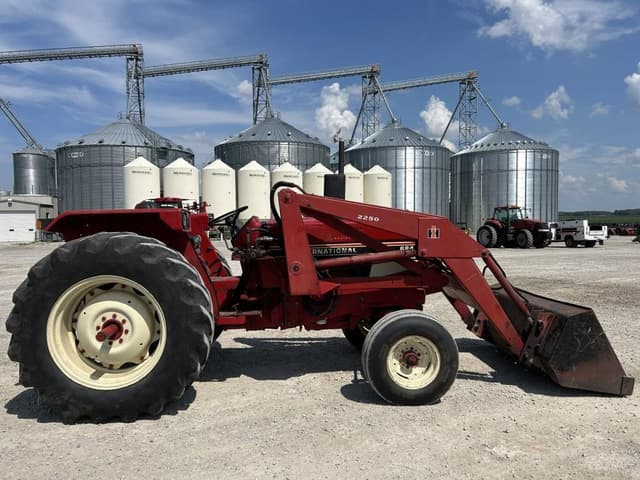 Image of International Harvester 684 equipment image 3