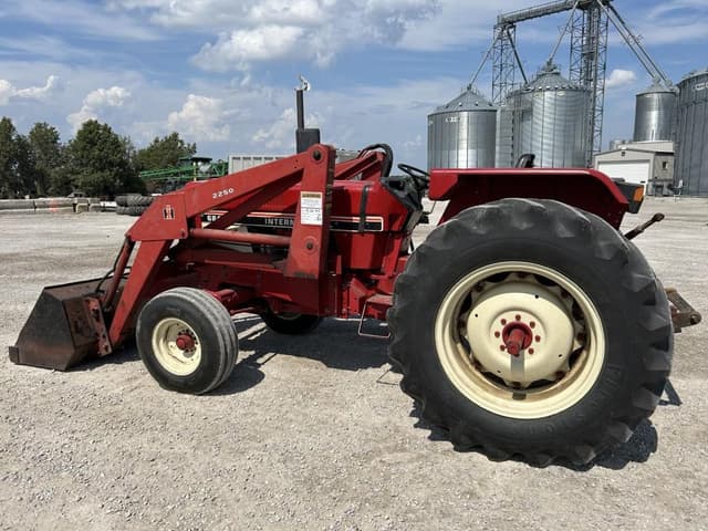 Image of International Harvester 684 equipment image 4