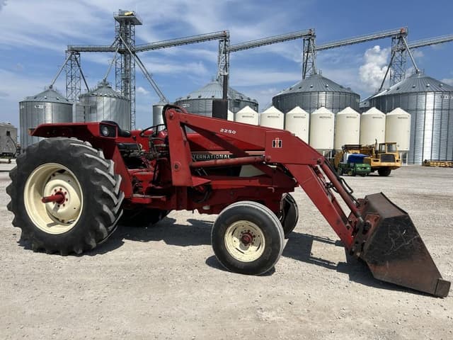 Image of International Harvester 684 equipment image 1