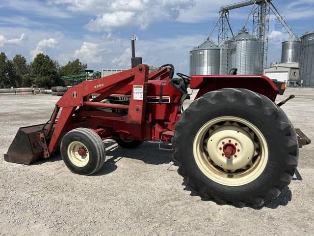 Image of International Harvester 684 equipment image 4