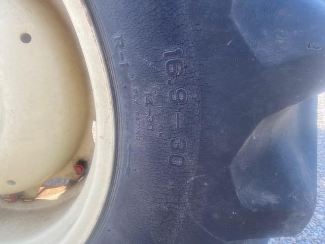Image of International Harvester 684 equipment image 4