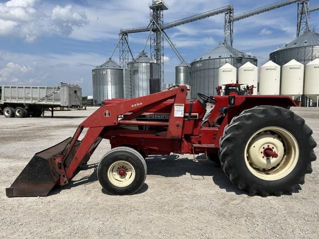 Image of International Harvester 684 equipment image 2