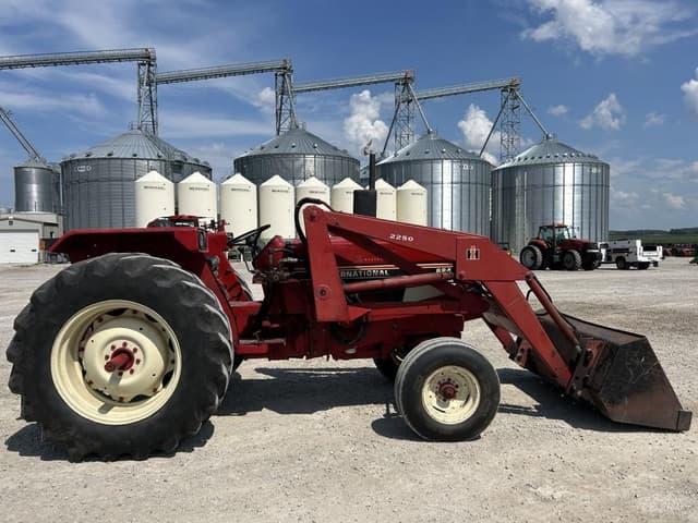 Image of International Harvester 684 equipment image 3