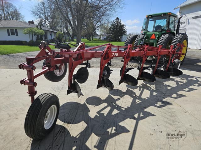 Image of International Harvester 720 equipment image 2