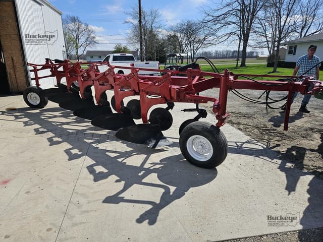 Image of International Harvester 720 equipment image 1