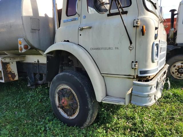 Image of International Loadstar 1850 equipment image 2