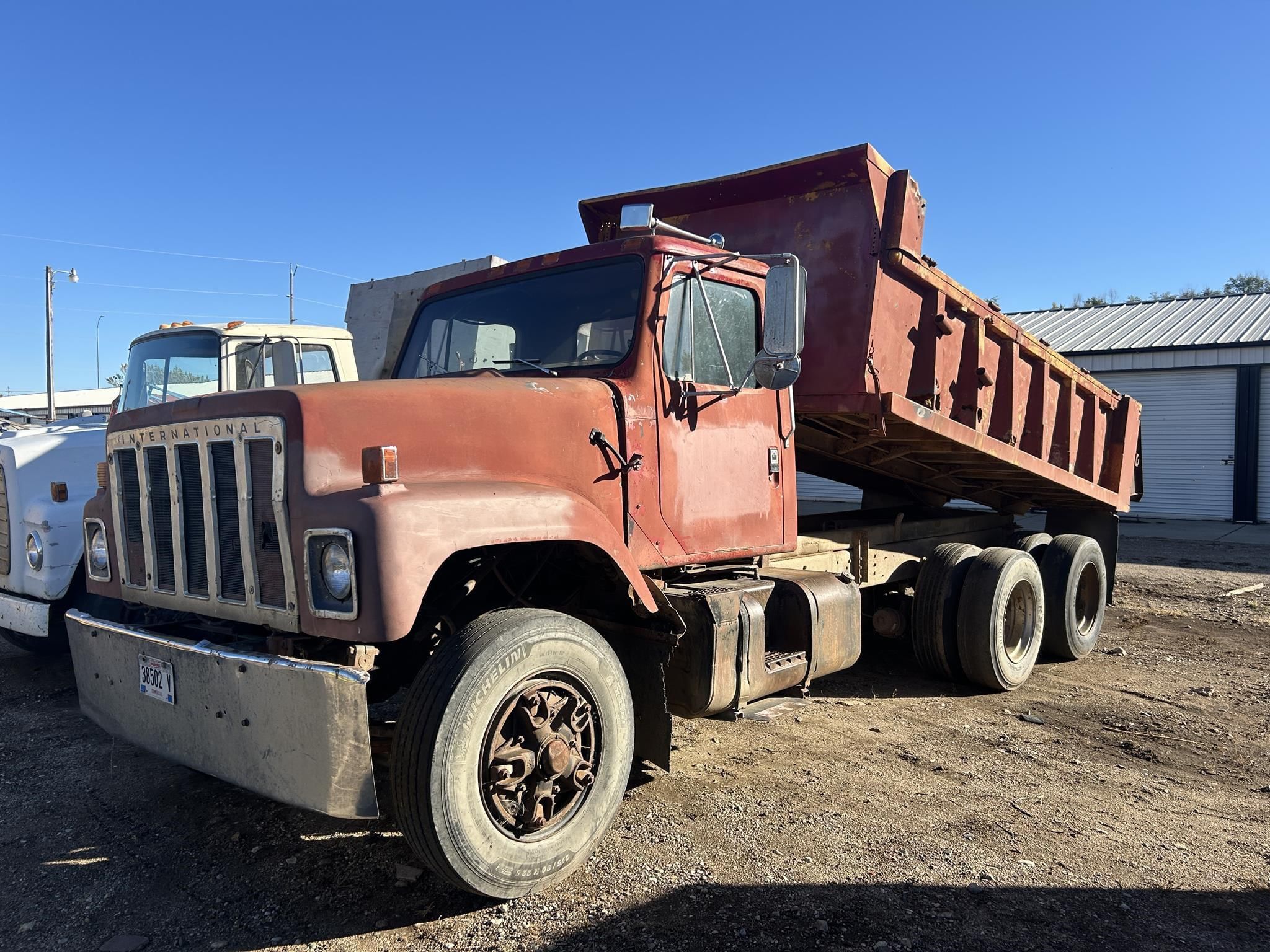 1978 International F-2554 Equipment Image0