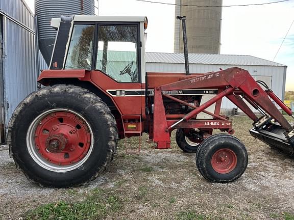 Image of International Harvester 1086 equipment image 2