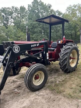 Image of International Harvester 584 equipment image 2