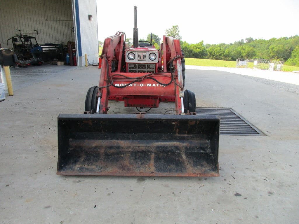 Image of International Harvester 784 Image 1