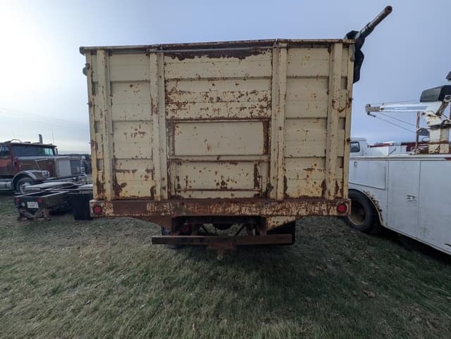 Image of International 1724 equipment image 4