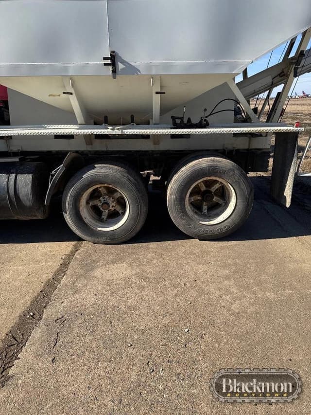 Image of International Transtar II equipment image 2