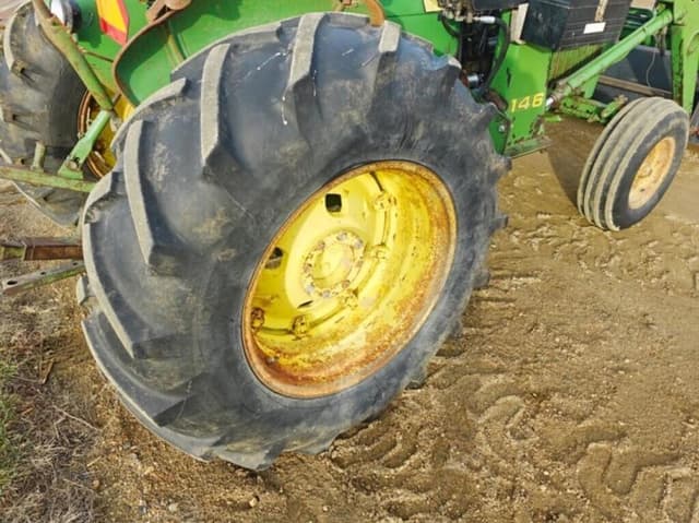 Image of John Deere 2640 equipment image 4