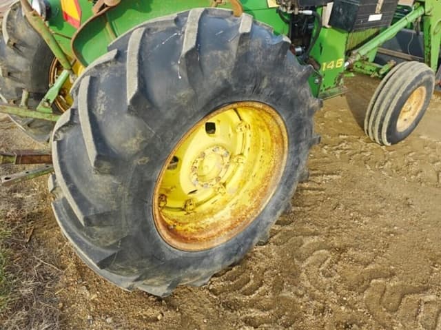 Image of John Deere 2640 equipment image 4