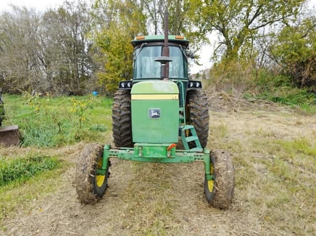 Image of John Deere 4240 equipment image 1