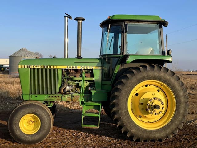 Image of John Deere 4440 equipment image 3