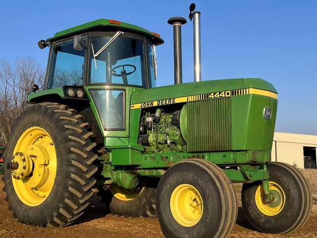 Image of John Deere 4440 equipment image 2