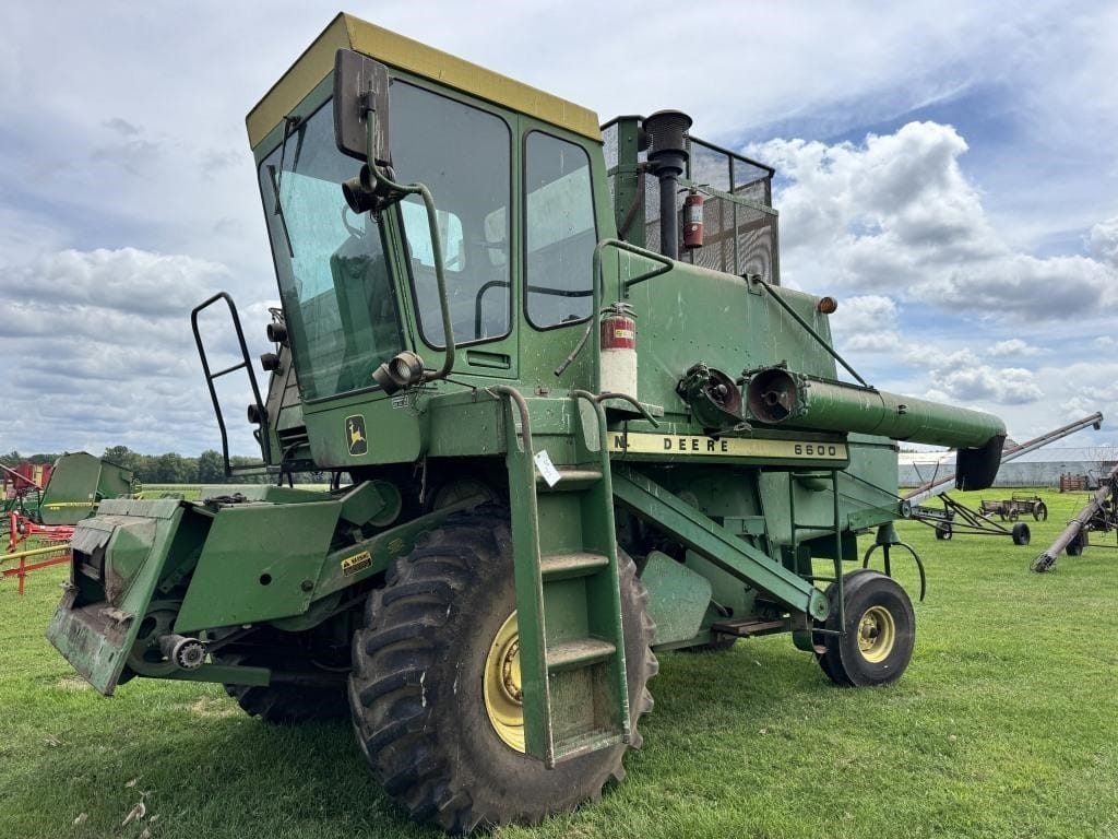1978 John Deere 6600 Equipment Image0