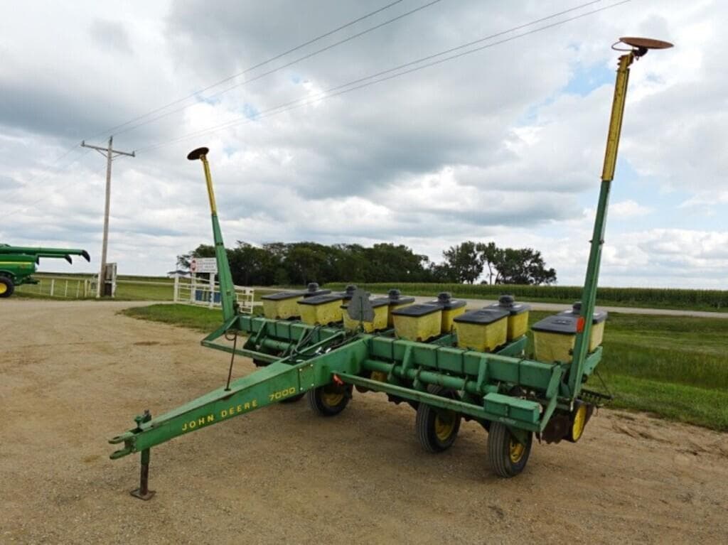 Image of John Deere 7000 Primary image