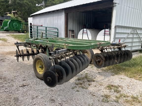 Image of John Deere 111 equipment image 1
