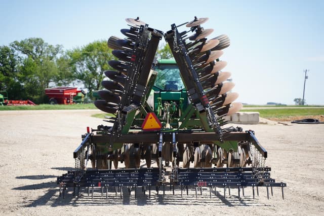 Image of John Deere 230 equipment image 4