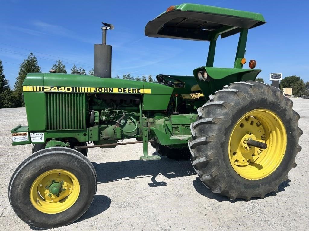 1978 John Deere 2440 Equipment Image0