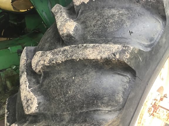 Image of John Deere 2640 equipment image 4
