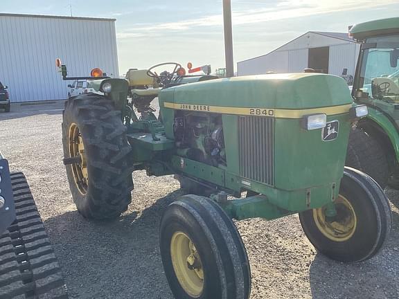 Image of John Deere 2840 equipment image 1