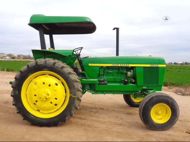 Image of John Deere 2840 equipment image 1