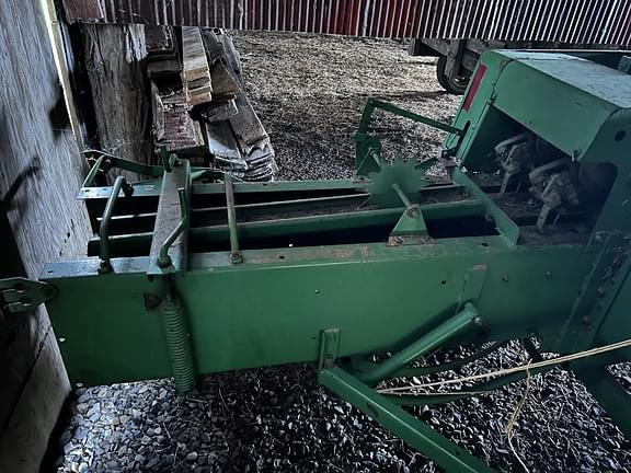 Image of John Deere 336 equipment image 2