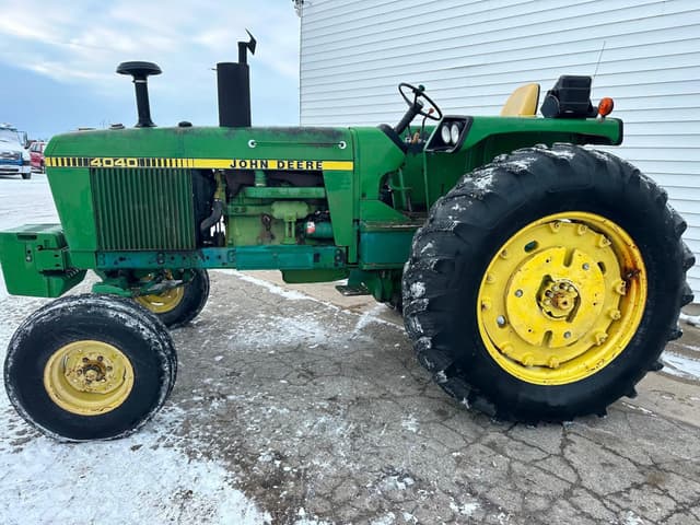 Image of John Deere 4040 equipment image 4