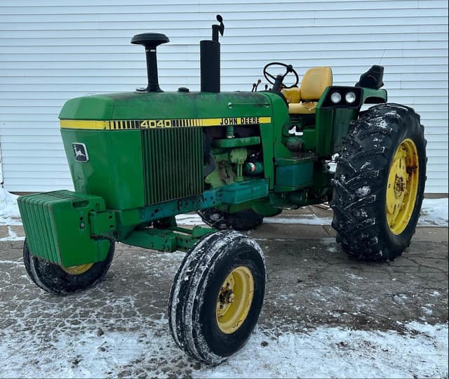 Image of John Deere 4040 equipment image 1