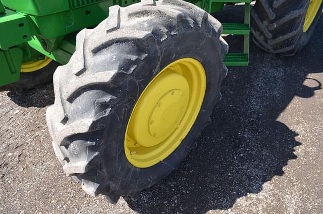 Image of John Deere 4240 equipment image 2