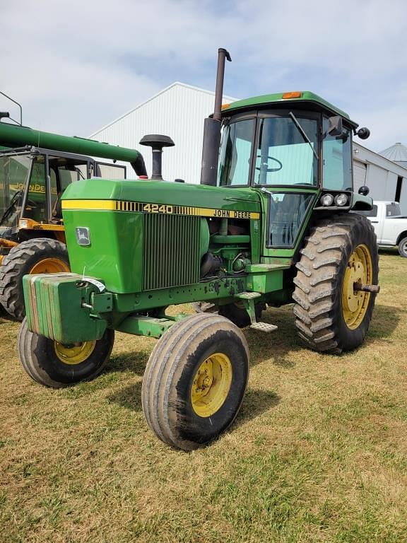 Image of John Deere 4240 Primary image