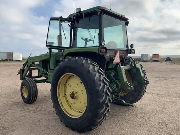 Image of John Deere 4240 equipment image 2