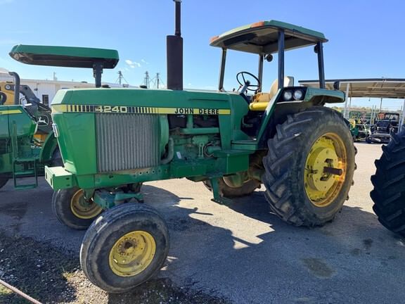 1978 John Deere 4240 Equipment Image0