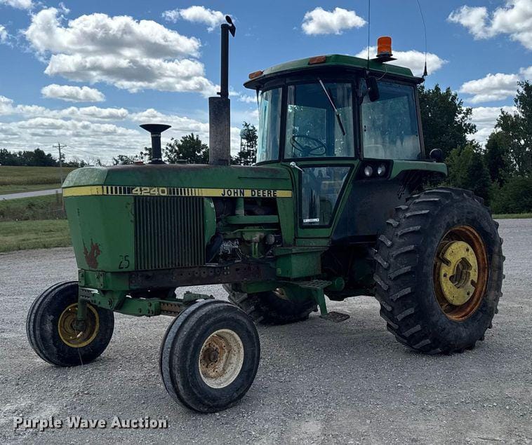 1978 John Deere 4240 Equipment Image0