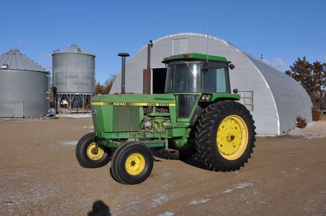 Image of John Deere 4240 equipment image 1