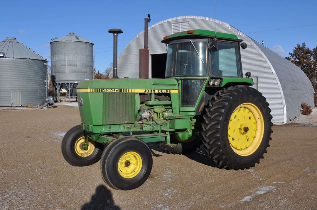 Image of John Deere 4240 Primary image