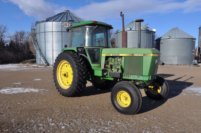 Image of John Deere 4240 equipment image 2