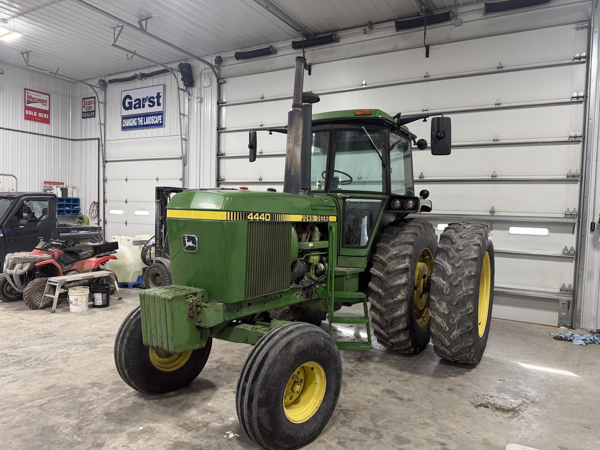 1978 John Deere 4440 Equipment Image0