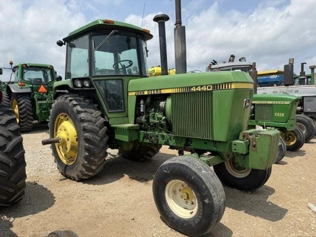 1978 John Deere 4440 Equipment Image0