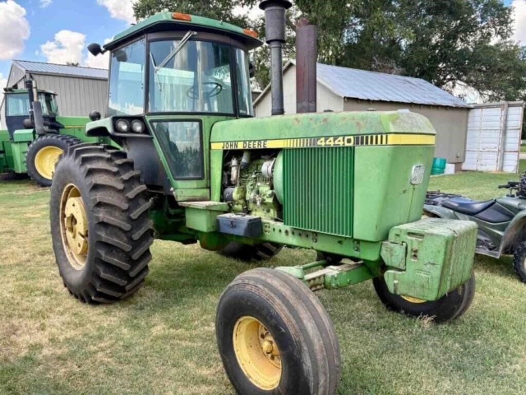 1978 John Deere 4440 Equipment Image0