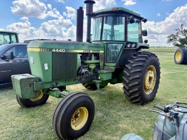 Image of John Deere 4440 equipment image 2