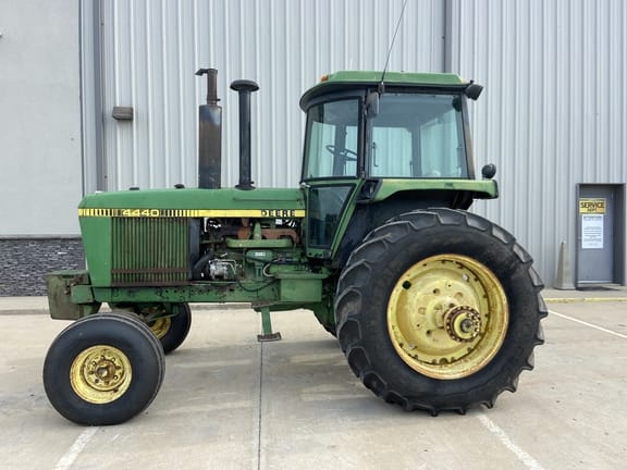 Main image John Deere 4440