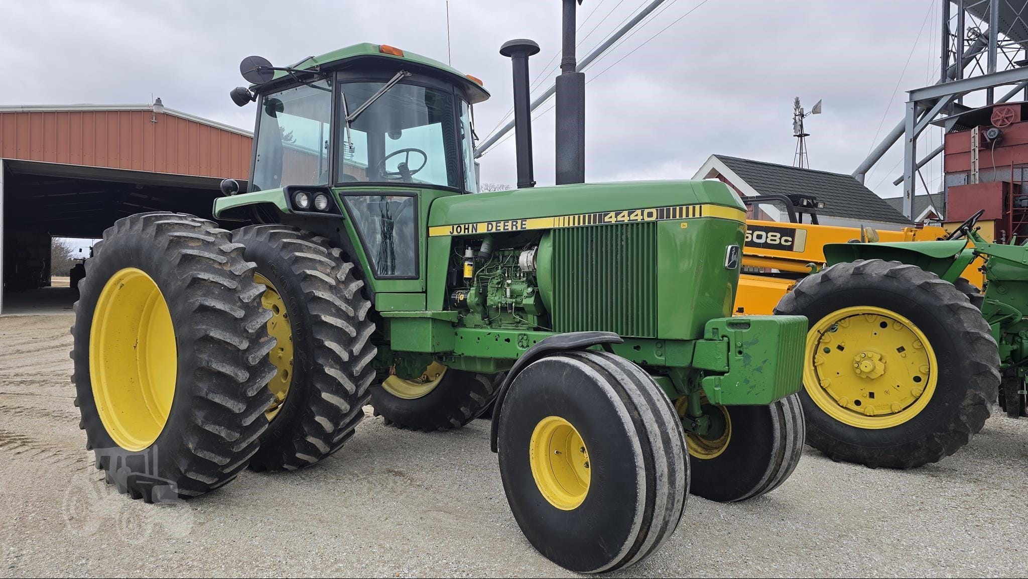 1978 John Deere 4440 Equipment Image0
