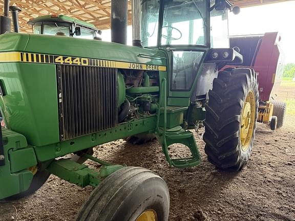 Image of John Deere 4440 equipment image 2