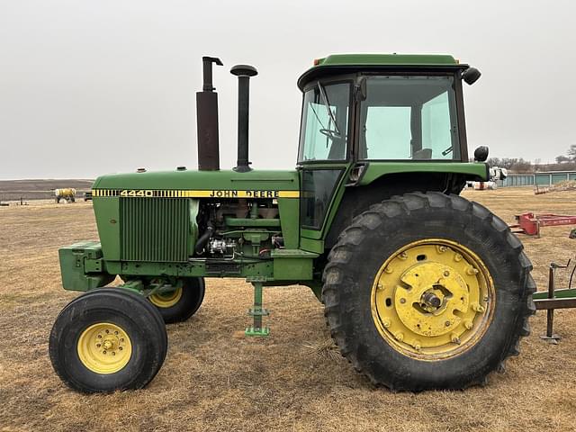 Image of John Deere 4440 equipment image 1